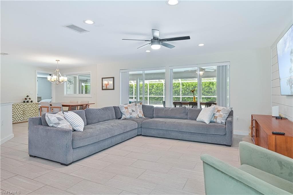 8719 Crest LN-15