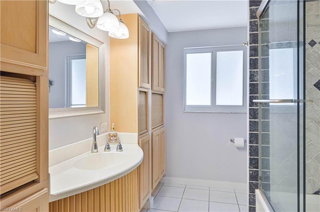 8719 Crest LN-35