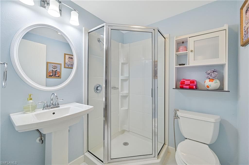8719 Crest LN-31