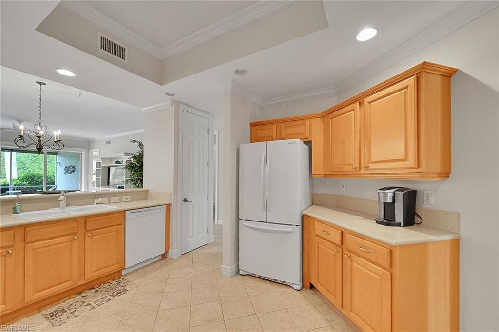 4700 Yacht Harbor DR 612-17
