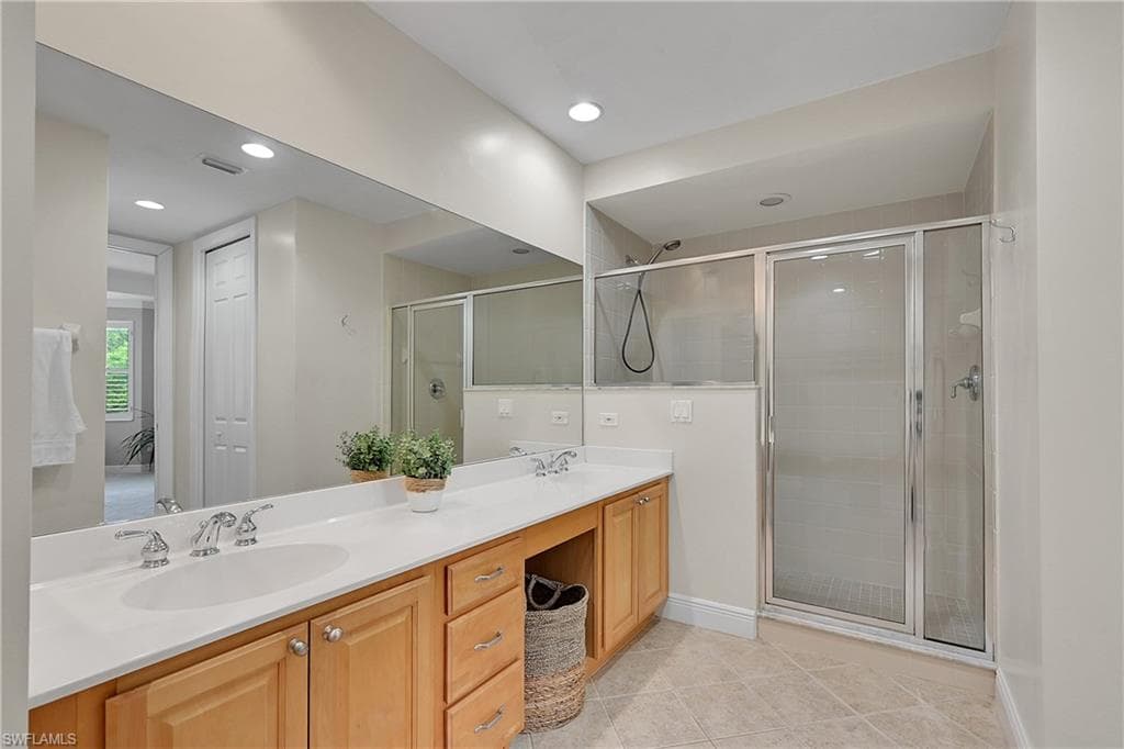 4700 Yacht Harbor DR 612-25