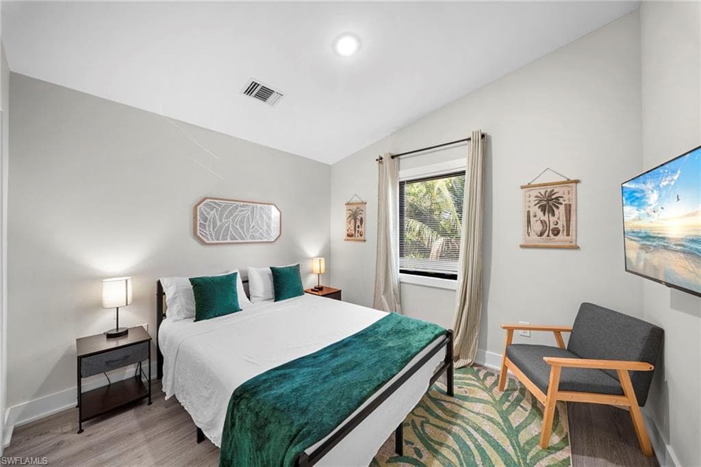 3260 Woodside AVE-17