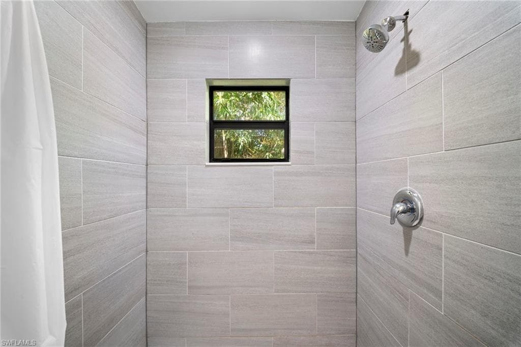 3260 Woodside AVE-16