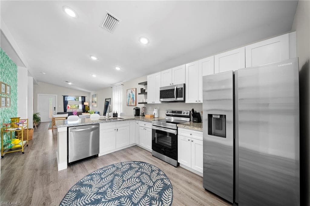 3260 Woodside AVE-12