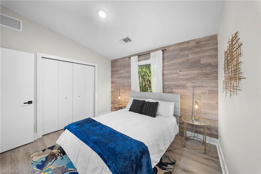 3260 Woodside AVE-14