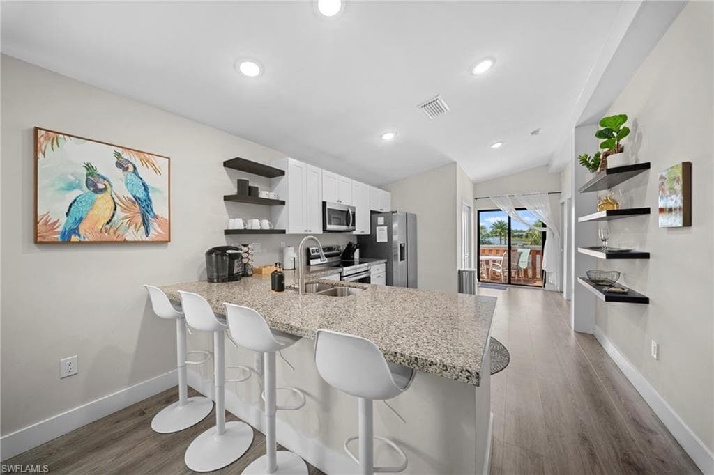 3260 Woodside AVE-11