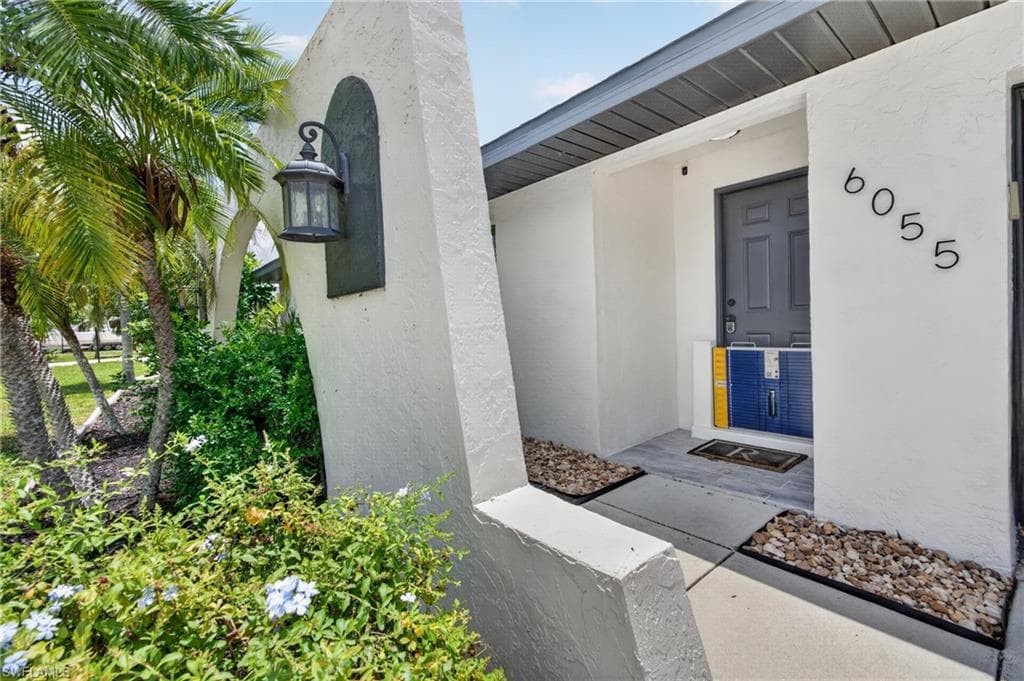 6055 Macbeth LN-5