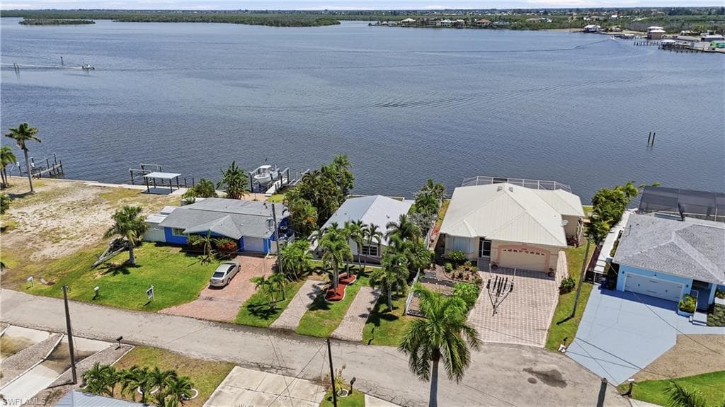 2498 Bayshore DR-36