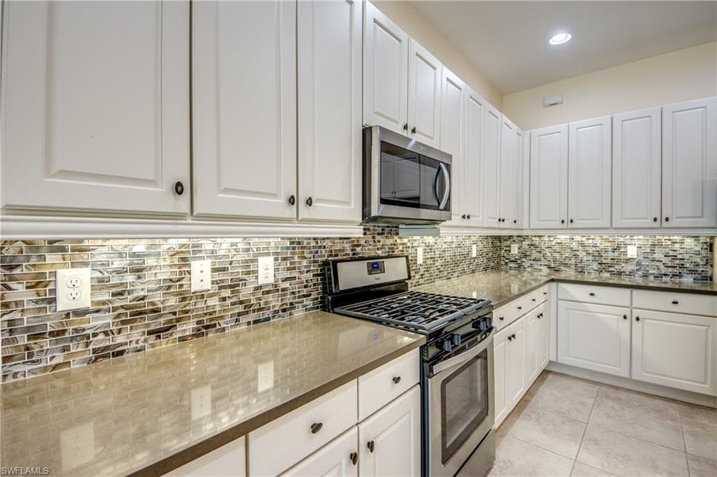 8260 Venetian Pointe DR-13