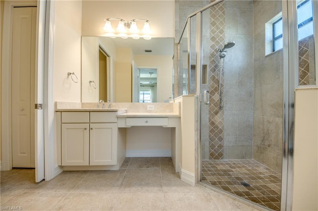 8260 Venetian Pointe DR-26