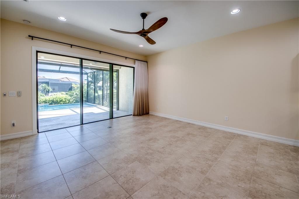 8260 Venetian Pointe DR-20