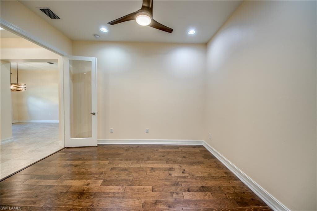8260 Venetian Pointe DR-33