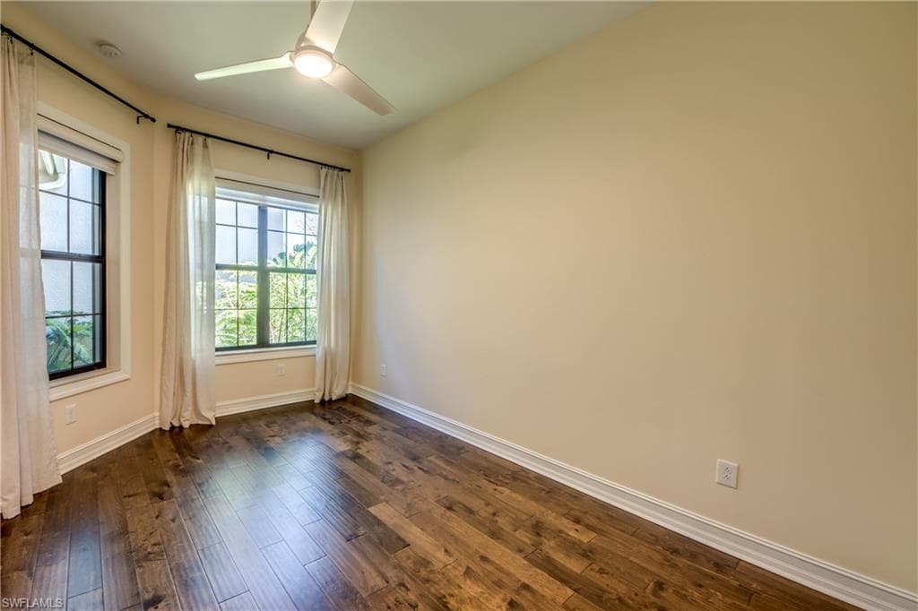8260 Venetian Pointe DR-29