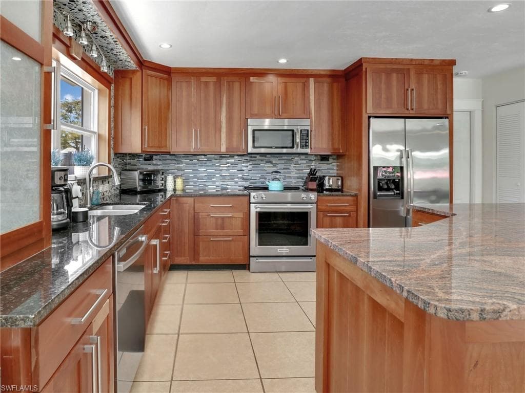 1268 Lake Shore DR-7