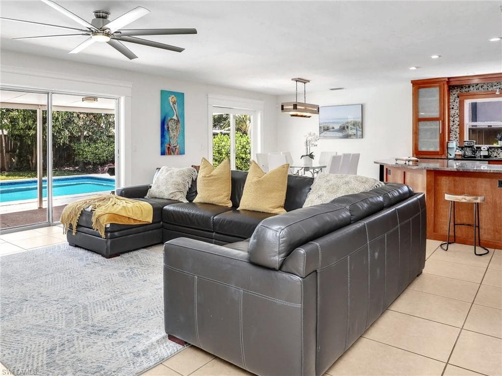 1268 Lake Shore DR-8
