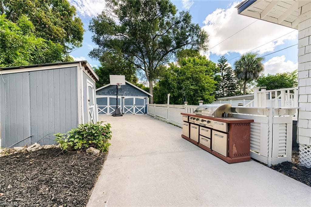 10811 Dean ST-27