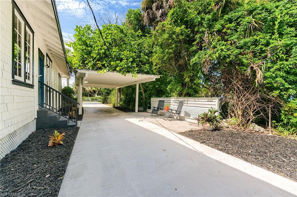 10811 Dean ST-32