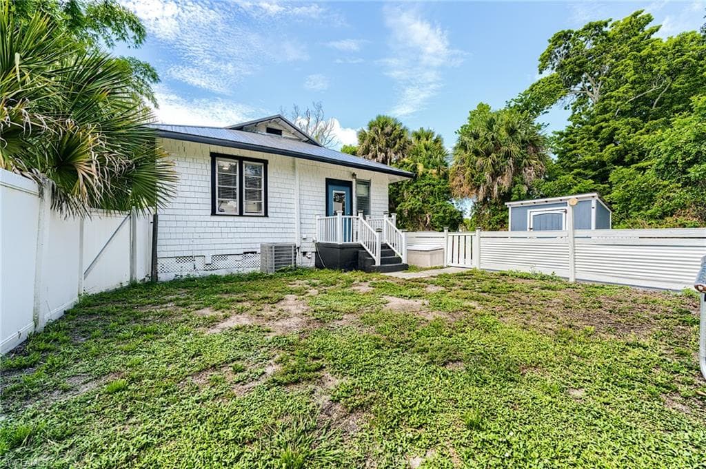 10811 Dean ST-30