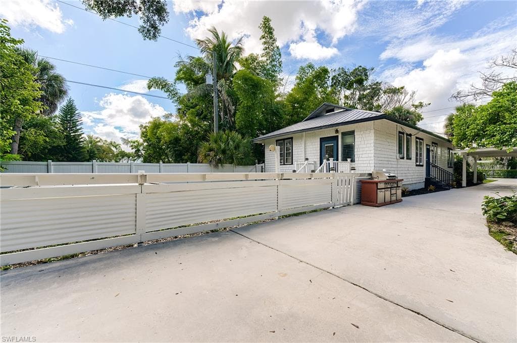 10811 Dean ST-29