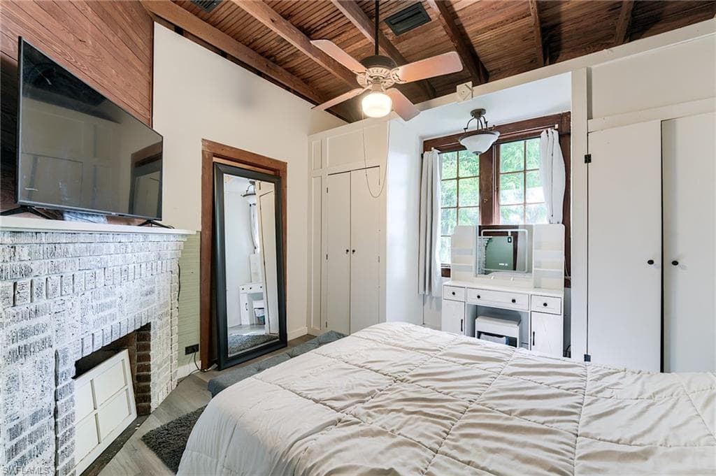 10811 Dean ST-21