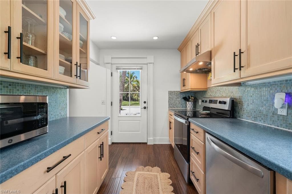2539 Coconut DR-16