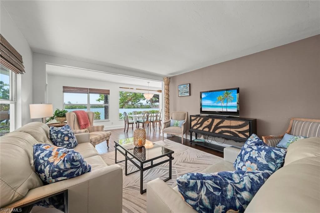 2539 Coconut DR-9