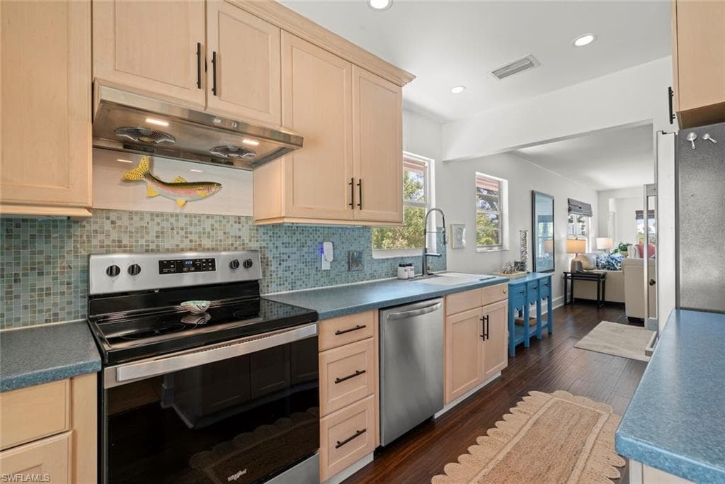 2539 Coconut DR-14