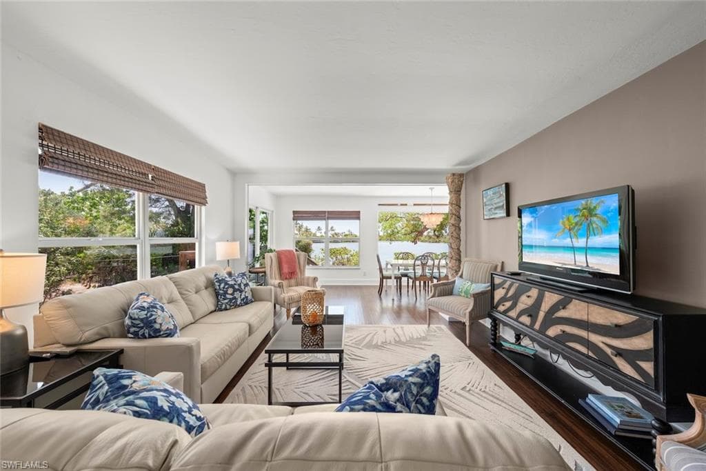 2539 Coconut DR-8