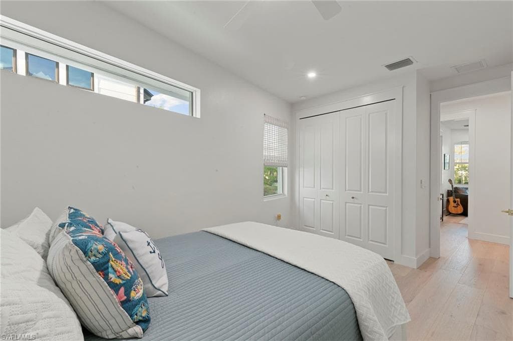 1794 Holiday LN-16