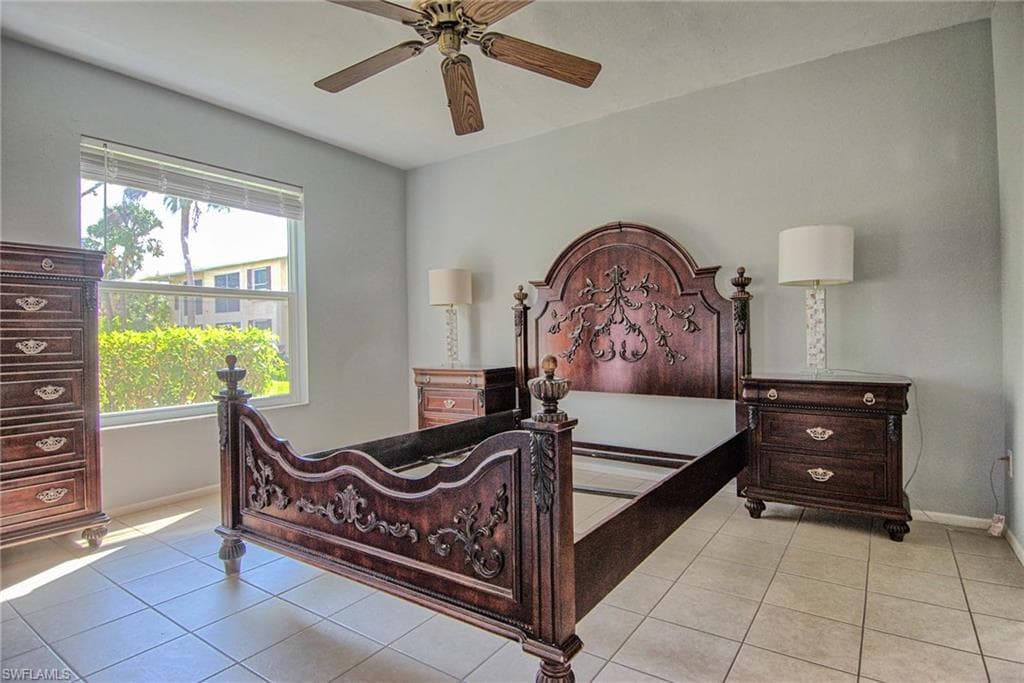 1100 Pondella RD 807-10