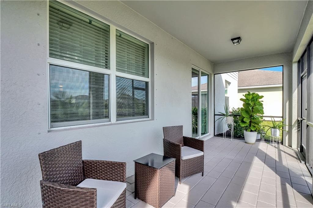 2122 Hamlin ST-23