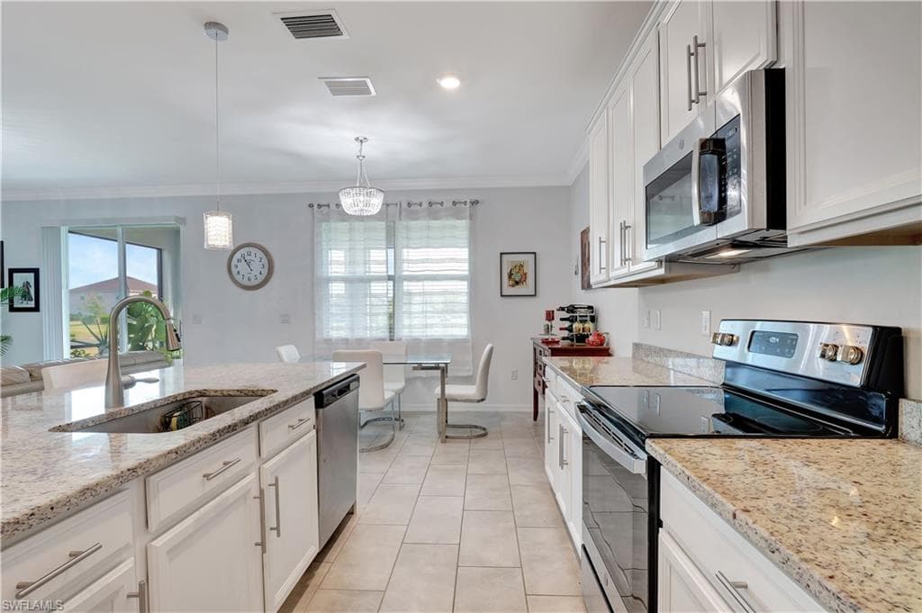 2122 Hamlin ST-16
