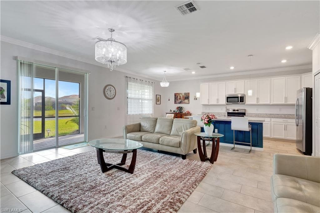2122 Hamlin ST-22