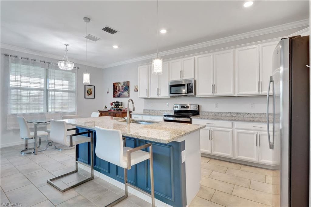 2122 Hamlin ST-5