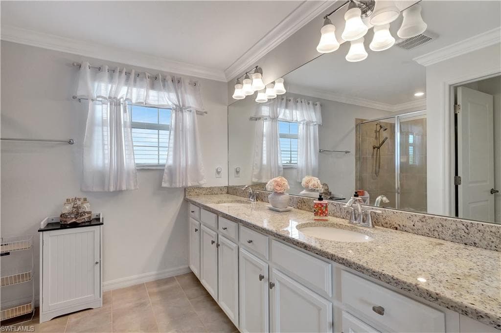 2122 Hamlin ST-29