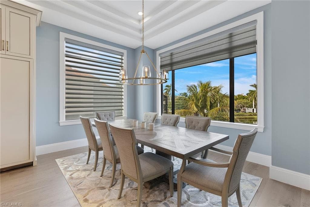 211 San Mateo DR-13