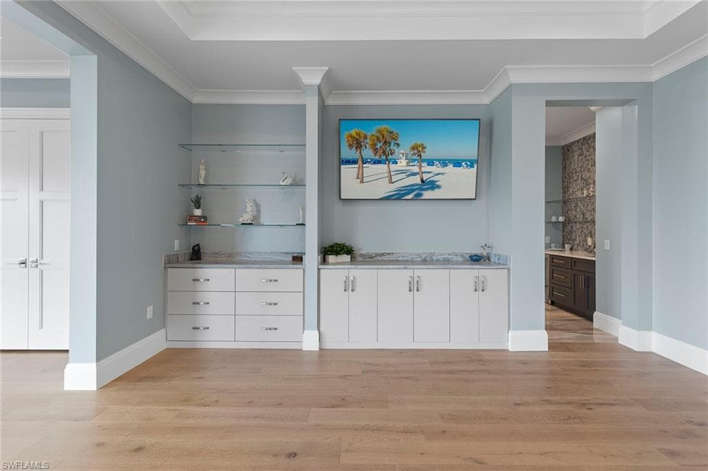 211 San Mateo DR-17