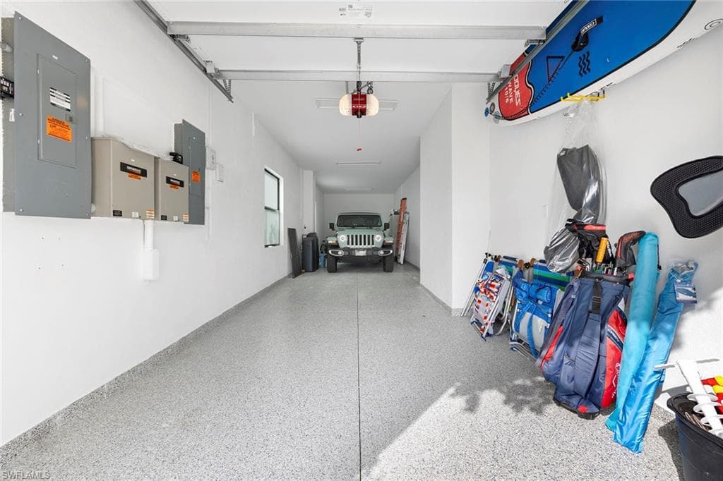 211 San Mateo DR-47