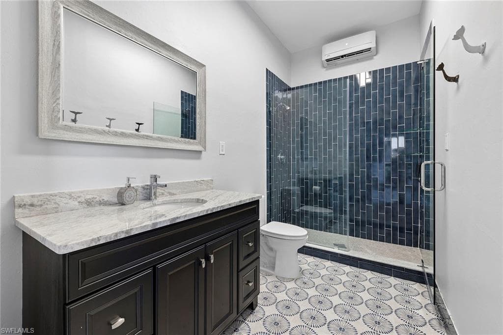 211 San Mateo DR-43
