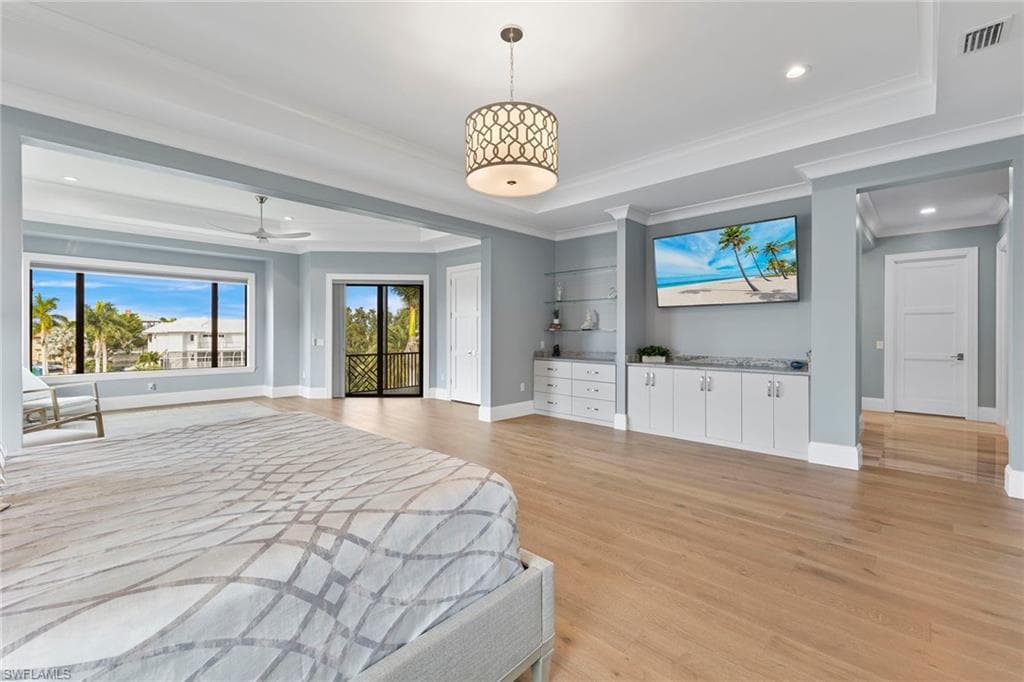 211 San Mateo DR-16