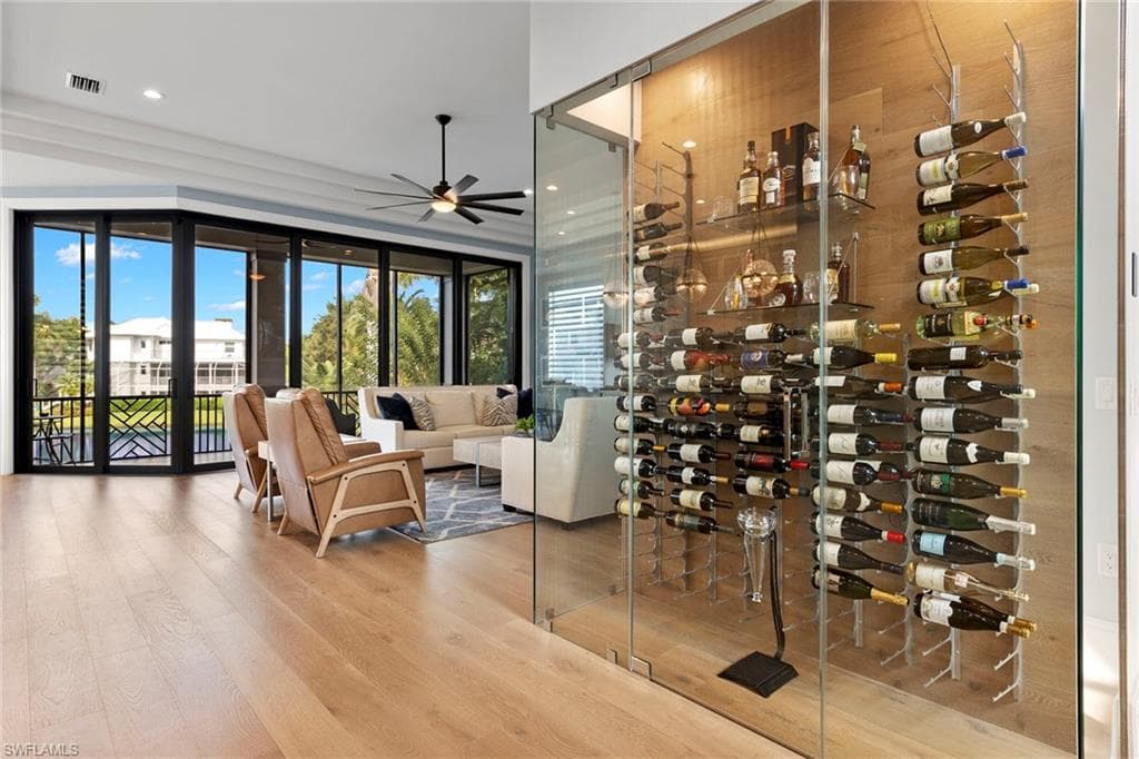 211 San Mateo DR-7