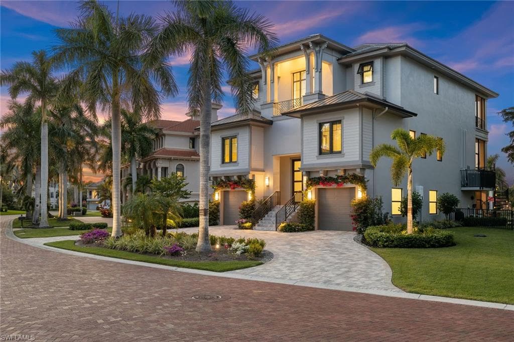 211 San Mateo DR-3