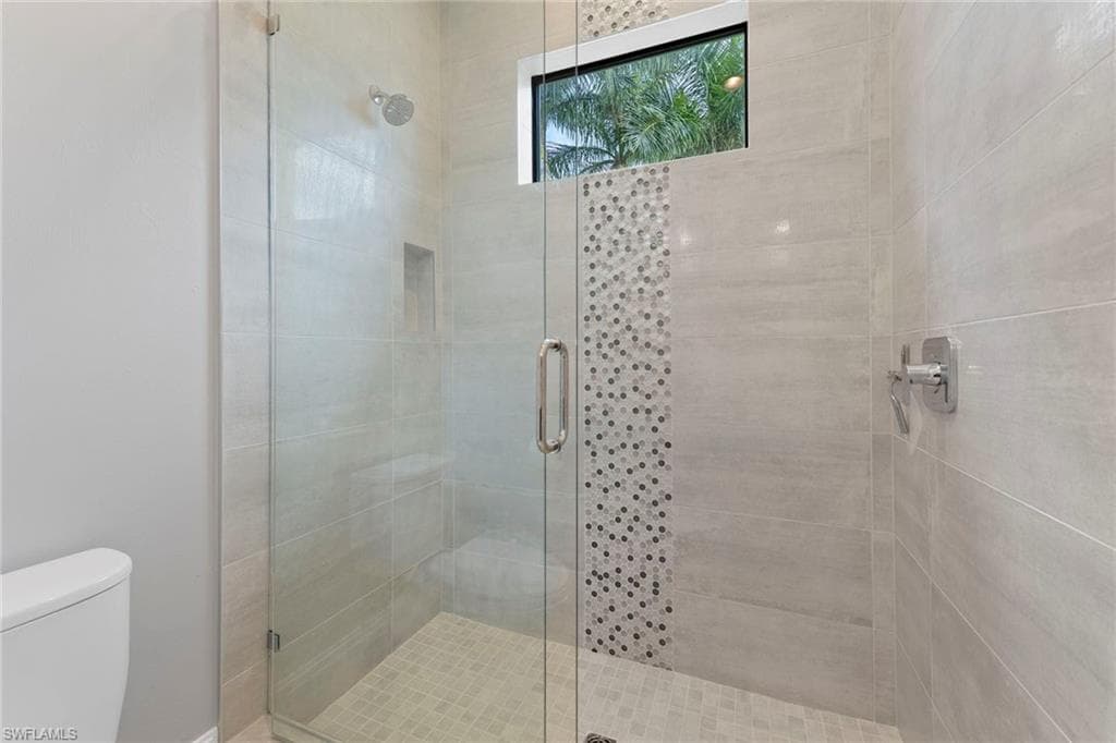 211 San Mateo DR-32