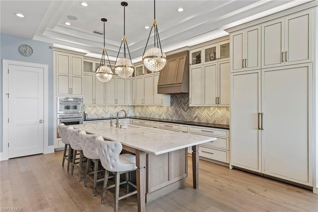 211 San Mateo DR-9