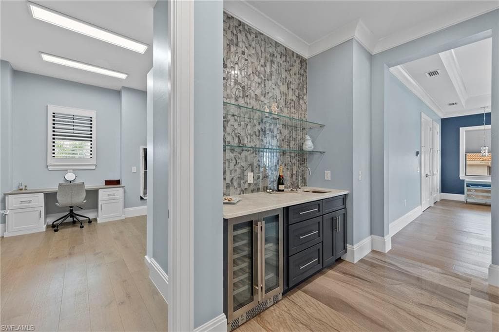 211 San Mateo DR-24