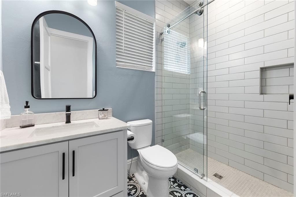 211 San Mateo DR-34