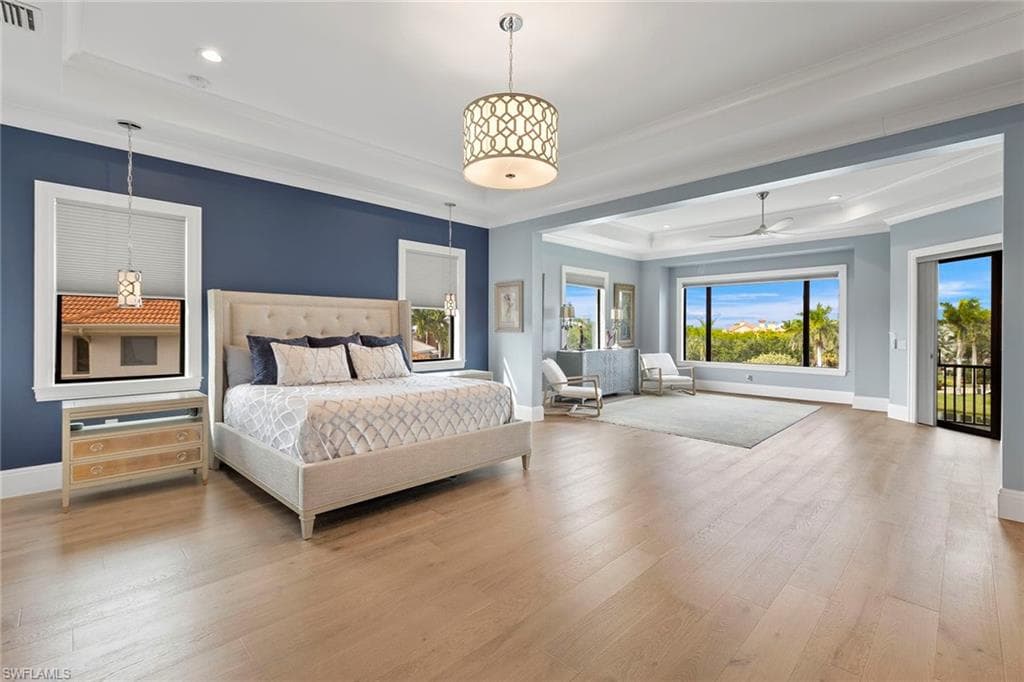211 San Mateo DR-18