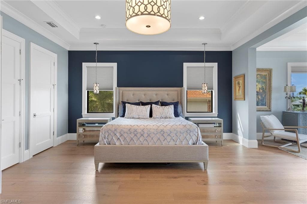 211 San Mateo DR-15