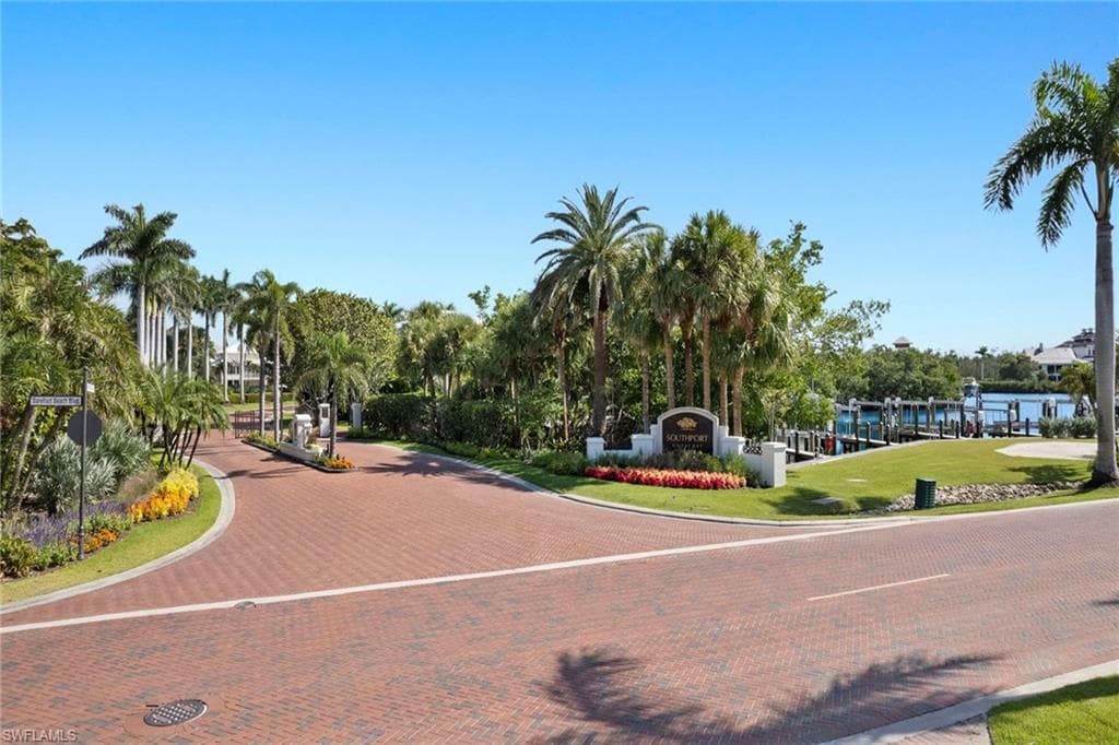 211 San Mateo DR-48