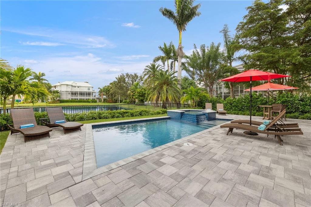 211 San Mateo DR-44